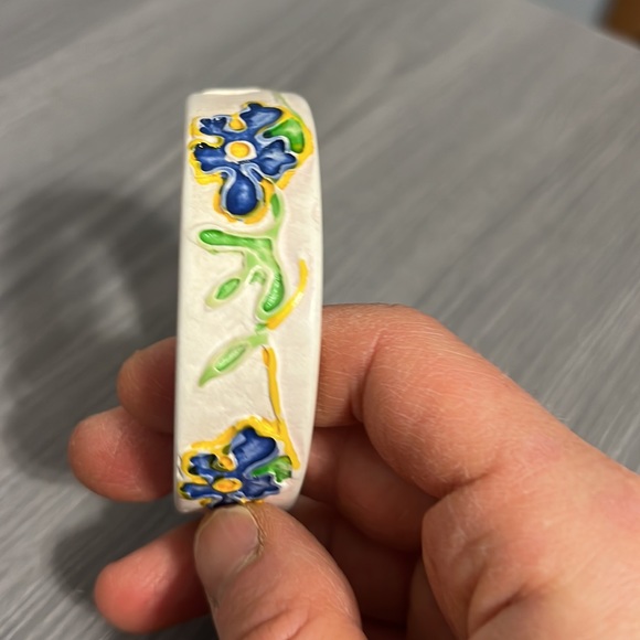 Vintage Plastic Bangle Bracelet with Painted Floral Design - Picture 3 of 5